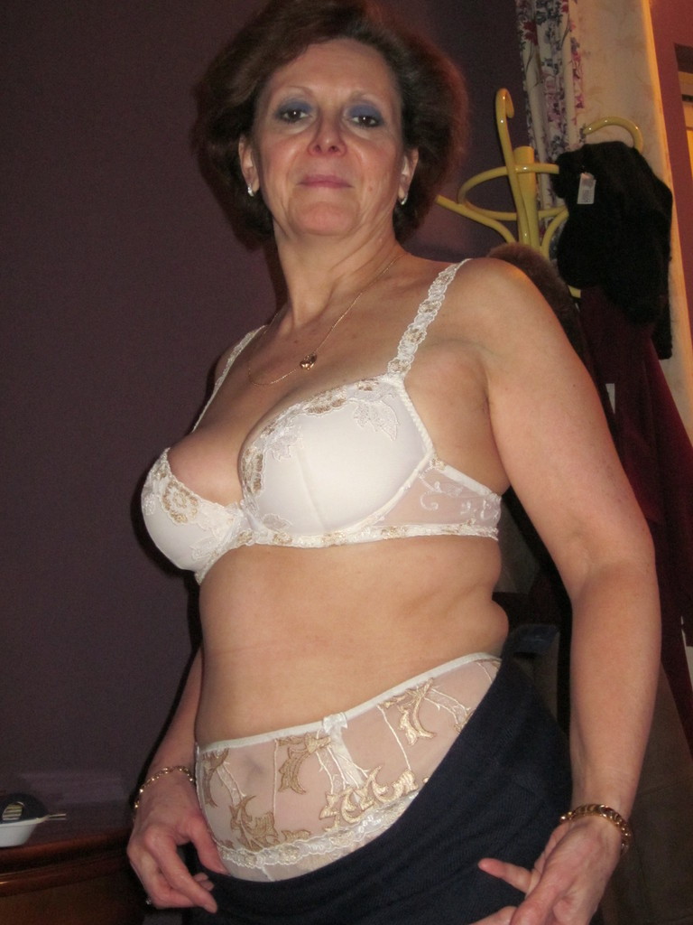 Partageons rires, complicité et plaisirs, appelez-moi ! rencontre-Cougar-Courbevoie