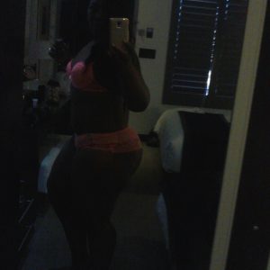 Nouvelle ici, prête à explorer! Zahra - rencontre-Ronde-Angers