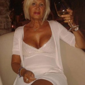 Cherche complicité pour des soirées à Saint-Quentin Odette - rencontre-Cougar-Saint-Quentin